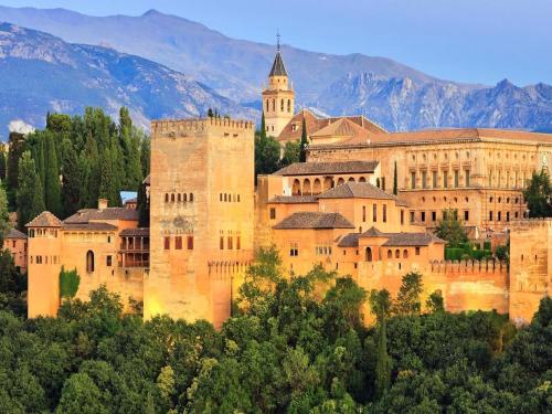 Central Granada Apartment for 4