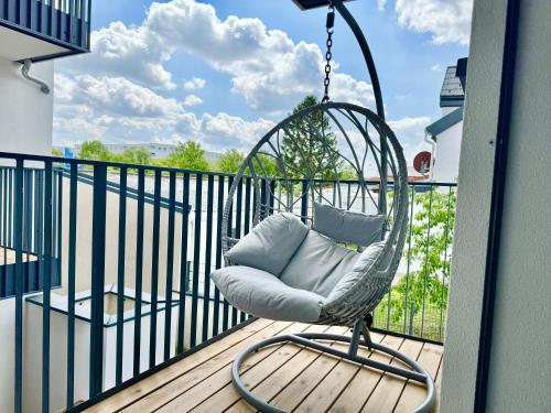 Modern Apartment with Balcony & Free Parking near Metro