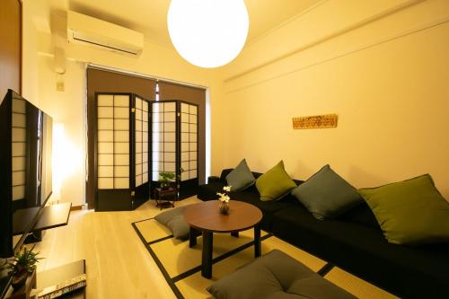 Osaka Station Modern Stay - Direct to Namba & Kyoto - Up to 6 Guests