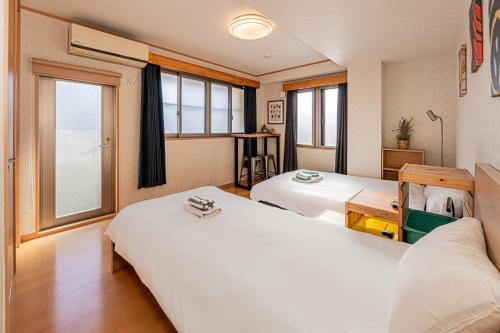 Home Story in Tokyo 西新井一棟貸しBBR15広々リビングルーム&東京屋語