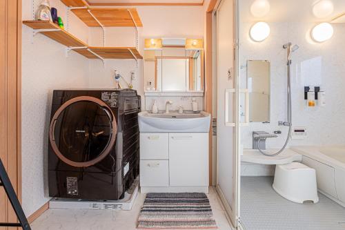 Home Story in Tokyo 西新井一棟貸しBBR15広々リビングルーム&東京屋語