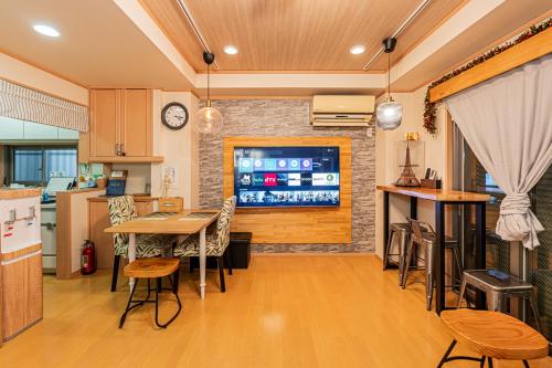 Home Story in Tokyo 西新井一棟貸しBBR15広々リビングルーム&東京屋語