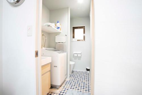 Koenji Wako 4F with Private Rooftop - 1 min to Koenji Station, 6 min by train to Shinjuku, Sleeps 5