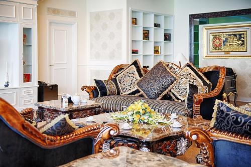 a living room with a couch and a table at Muong Thanh Grand Cua Lo Hotel in Cửa Lò