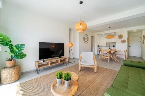 Apartment with Sunny Balcony - Take Care Malaga