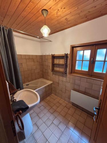 Cosy Alpine Chalet Near MorzineAvoriaz Sleeps 6