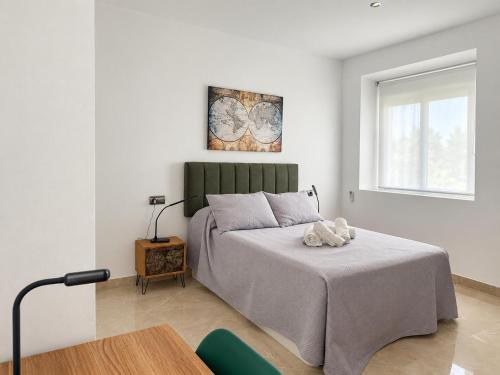Casa Anjelita es un espacioso alojamiento en el Bajo Albaicin, 3 dormitorios, todo climatizado, ideal para ocio o trabajo a un paso del centro historico y de la sede de la universidad