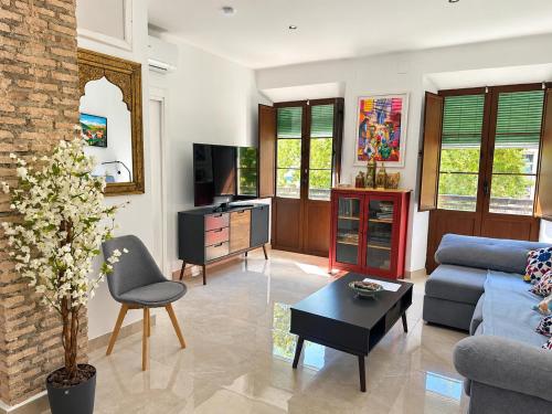 Casa Anjelita es un espacioso alojamiento en el Bajo Albaicin, 3 dormitorios, todo climatizado, ideal para ocio o trabajo a un paso del centro historico y de la sede de la universidad