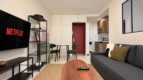 Le Marais Contemporary 1BR Apartment with Netflix