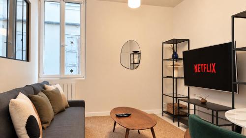 Le Marais Contemporary 1BR Apartment with Netflix