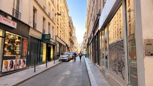 Le Marais Contemporary 1BR Apartment with Netflix