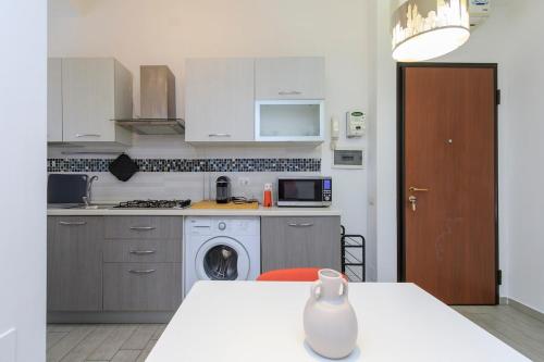 Xenia Milano - 2 rooms apt in Via Verro 62