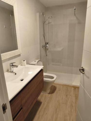 Duplex Carlota- 3-Bedroom Duplex for 6 with 3 Bathrooms and AC