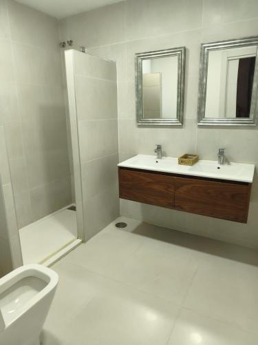Duplex Carlota- 3-Bedroom Duplex for 6 with 3 Bathrooms and AC