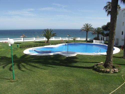 Las Palmeras 15 - 2 Bedroom Apartment with Pool - LUAL