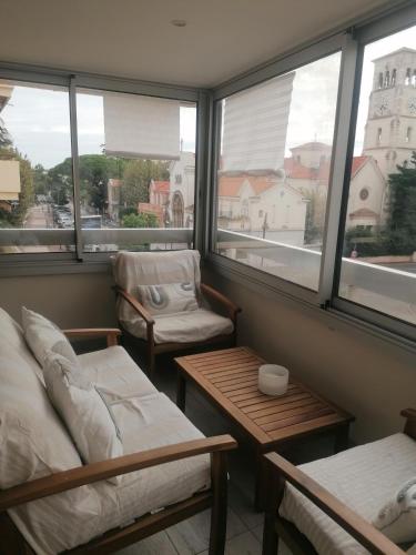 Chambre double avec salle de bain commune, a 2 min de la Croisette