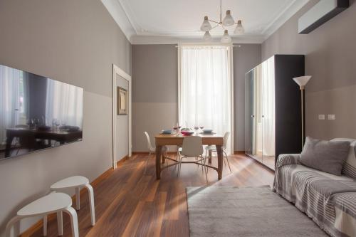 HACCA Collection - Central Milan Elegant Period 2BR 2 Baths