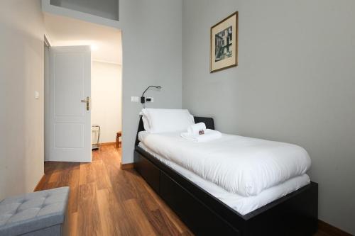 HACCA Collection - Central Milan Elegant Period 2BR 2 Baths