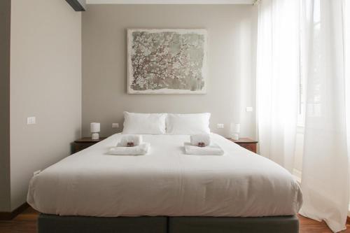 HACCA Collection - Central Milan Elegant Period 2BR 2 Baths
