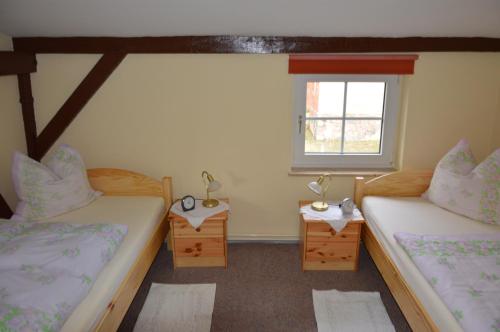a room with two beds and a window at Ferienwohnung Siebmann in Neuruppin