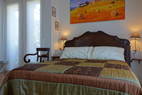 a bedroom with a large bed and two windows at Chambre D'Hôtes le Phenix in Saint-Martin-du-Vivier