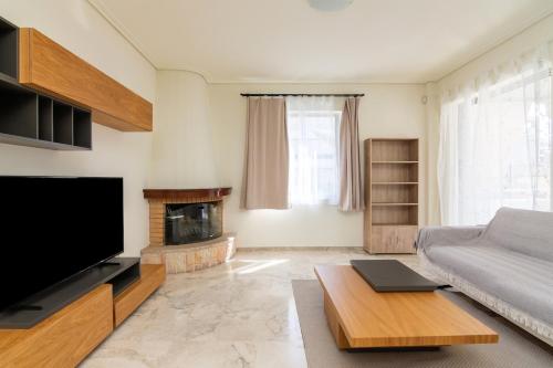 Athens Riviera & Spacious 3 BR With Balcony