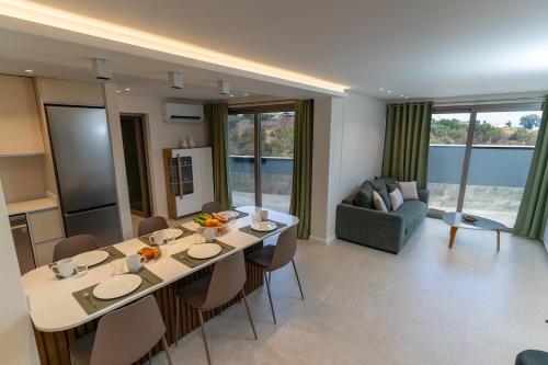 Dream Home with Ocean View, Air-Conditioning, and Parking