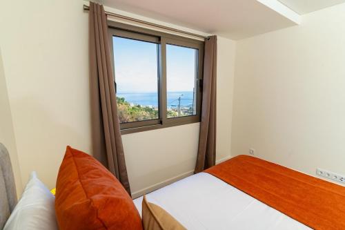 Dream Home with Ocean View, Air-Conditioning, and Parking