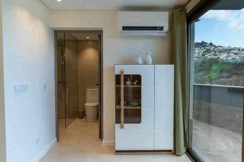 Dream Home with Ocean View, Air-Conditioning, and Parking