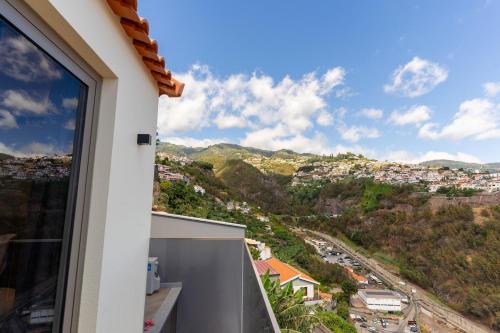 Dream Home with Ocean View, Air-Conditioning, and Parking