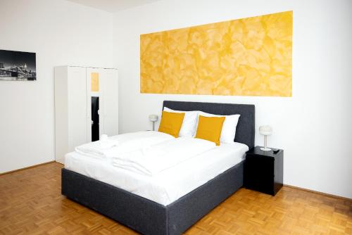 Central Spacious Apartment with Free Parking