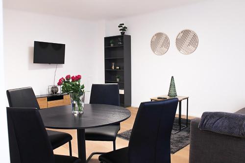 Central Spacious Apartment with Free Parking