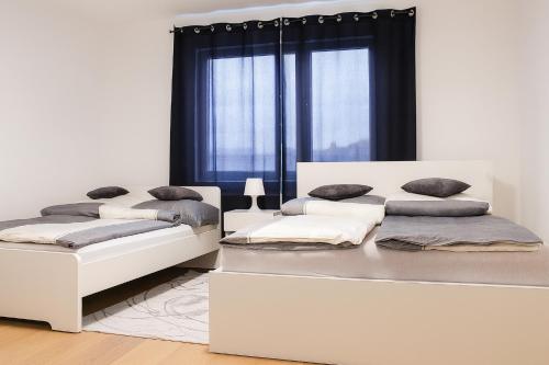 Central Spacious Apartment with Free Parking