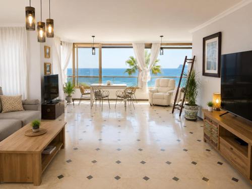 First Line Luxury Apartment