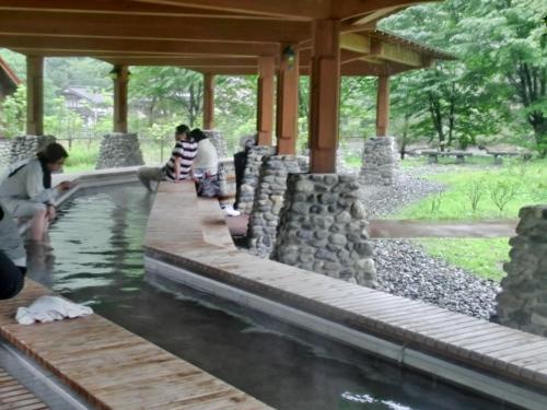 Taman di luar Guesthouse Tomoshibi