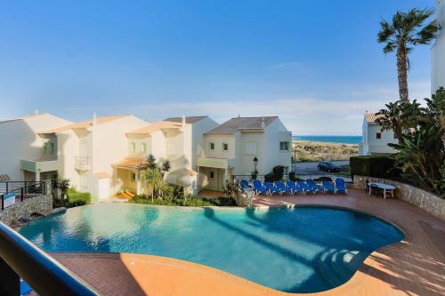 Meia Praia Beach: Golf | Perfect for Families