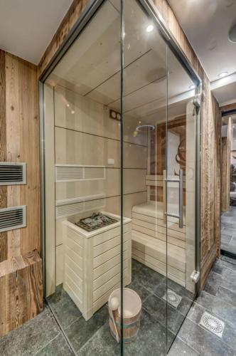 Charming Alpine Retreat in Val d Isère Self Check-in & Reserved Private Parking