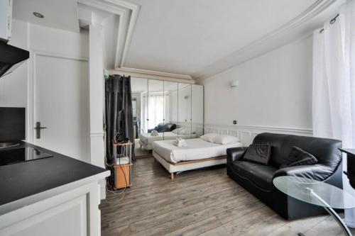 Studio 4 people Vaugirard Montparnasse Paris 6