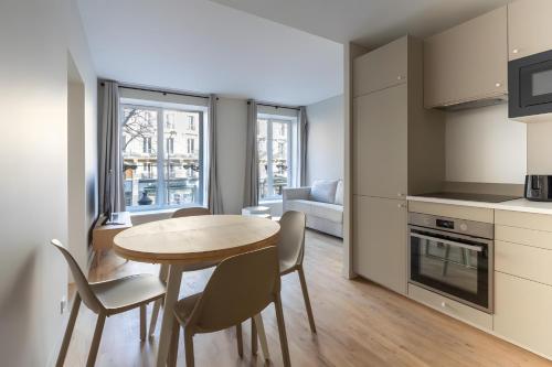 Modern Open-Air Apartment near Montmartre