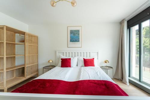 Mountain View Luxury Apt at Interlaken West • AC • BBQ by SwissDreamLiving