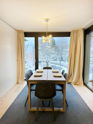 Mountain View Luxury Apt at Interlaken West • AC • BBQ by SwissDreamLiving