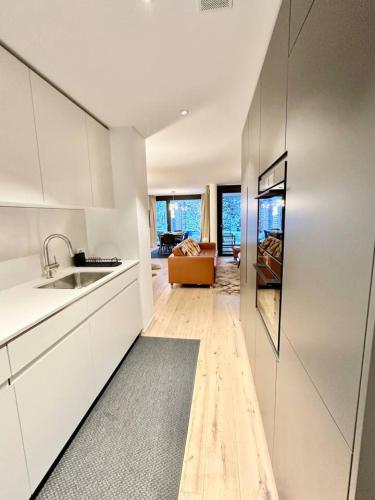 Mountain View Luxury Apt at Interlaken West • AC • BBQ by SwissDreamLiving