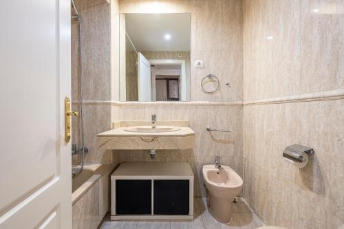 Centrally Located Apartment with Pool near IFEMA