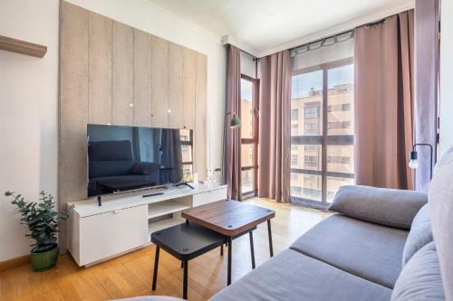 Centrally Located Apartment with Pool near IFEMA