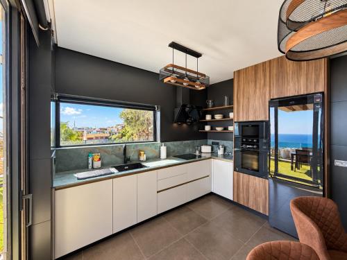Aura Majestic - Ocean View & Wellness