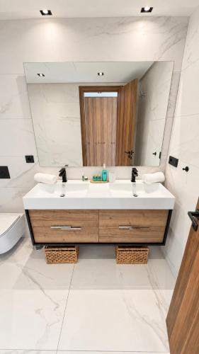 3BD Marbella Design Apt - Pool - Beach 5 min walk