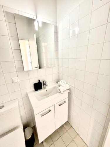 NOOR Modern Studio Lend Parking Option