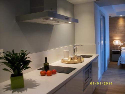 A cozinha ou cozinha compacta de Apartamentos Casona de la Paca
