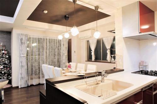 125 sqm 4 Bedrooms 2 Bathrooms Parking for 2 Cars 2 Stops to USJ Direct Train to KIX