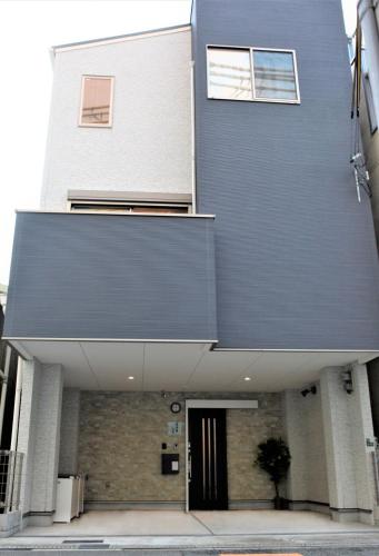 125 sqm 4 Bedrooms 2 Bathrooms Parking for 2 Cars 2 Stops to USJ Direct Train to KIX